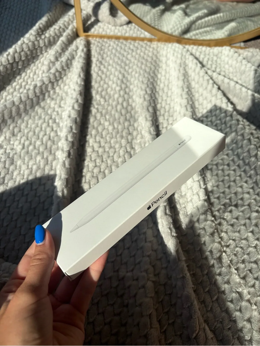 Apple image shows